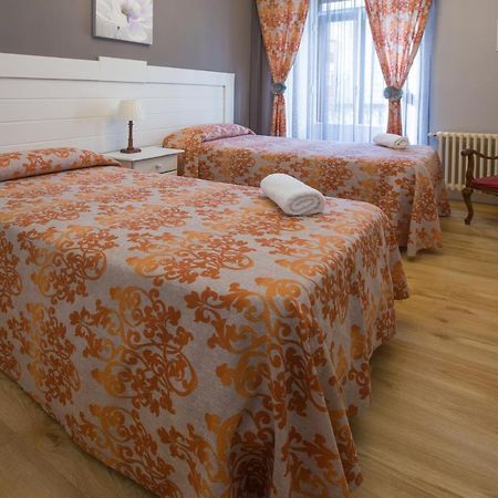 Apartamentos Turisticos Avila La Catedral Екстериор снимка