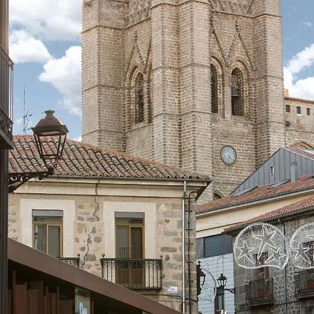 Apartamentos Turisticos Avila La Catedral Екстериор снимка