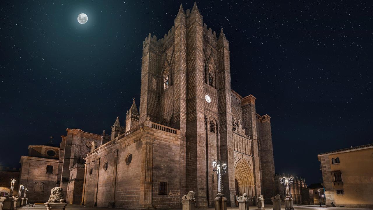 Apartamentos Turisticos Avila La Catedral Екстериор снимка