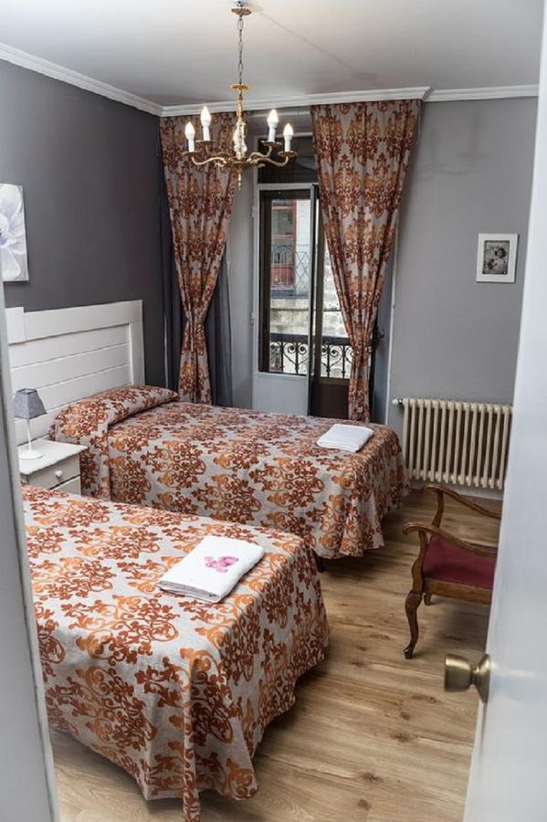 Apartamentos Turisticos Avila La Catedral Екстериор снимка