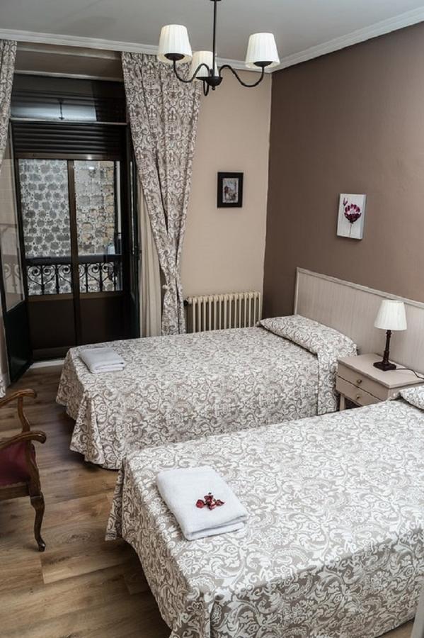 Apartamentos Turisticos Avila La Catedral Екстериор снимка