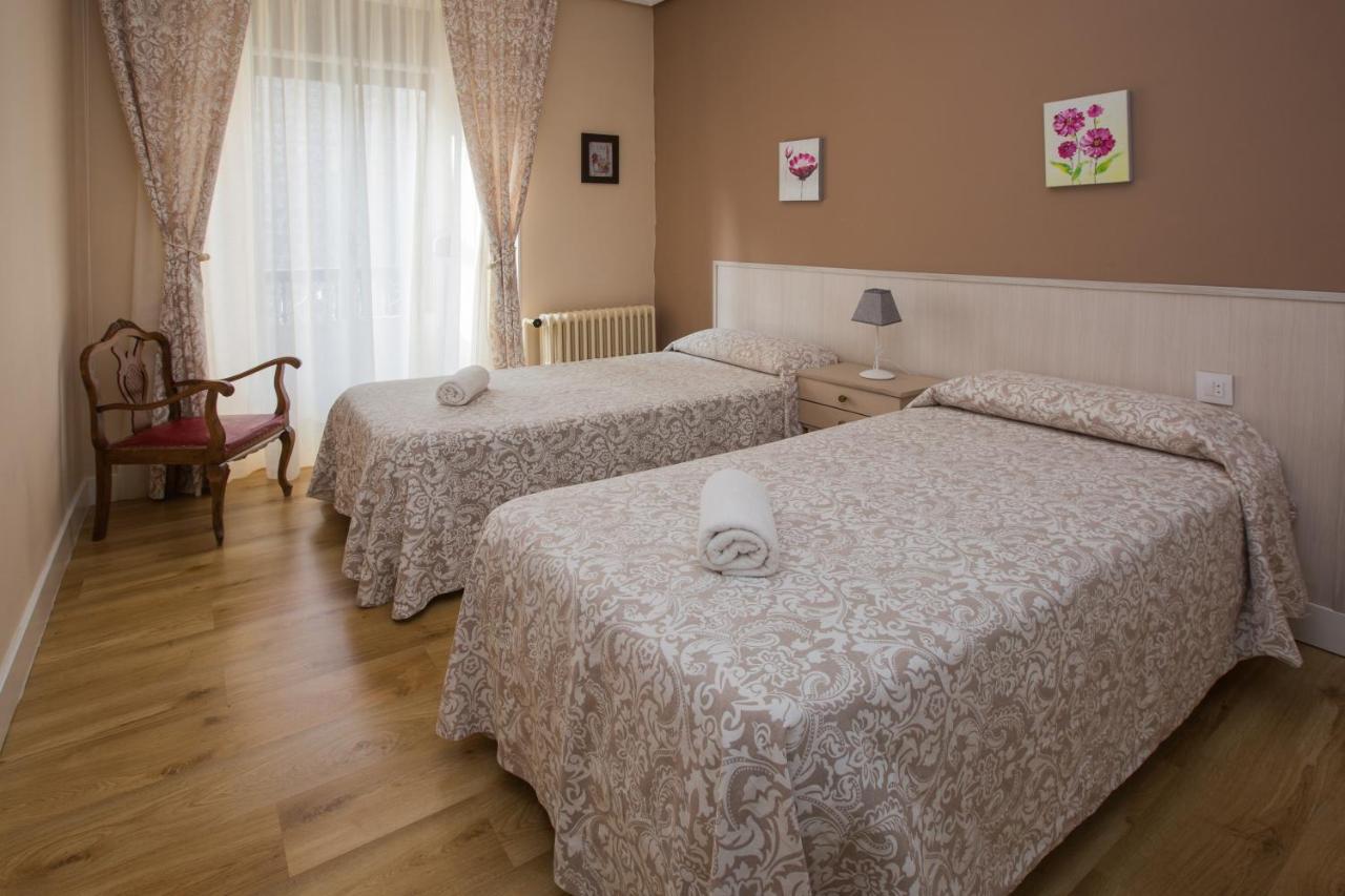 Apartamentos Turisticos Avila La Catedral Екстериор снимка
