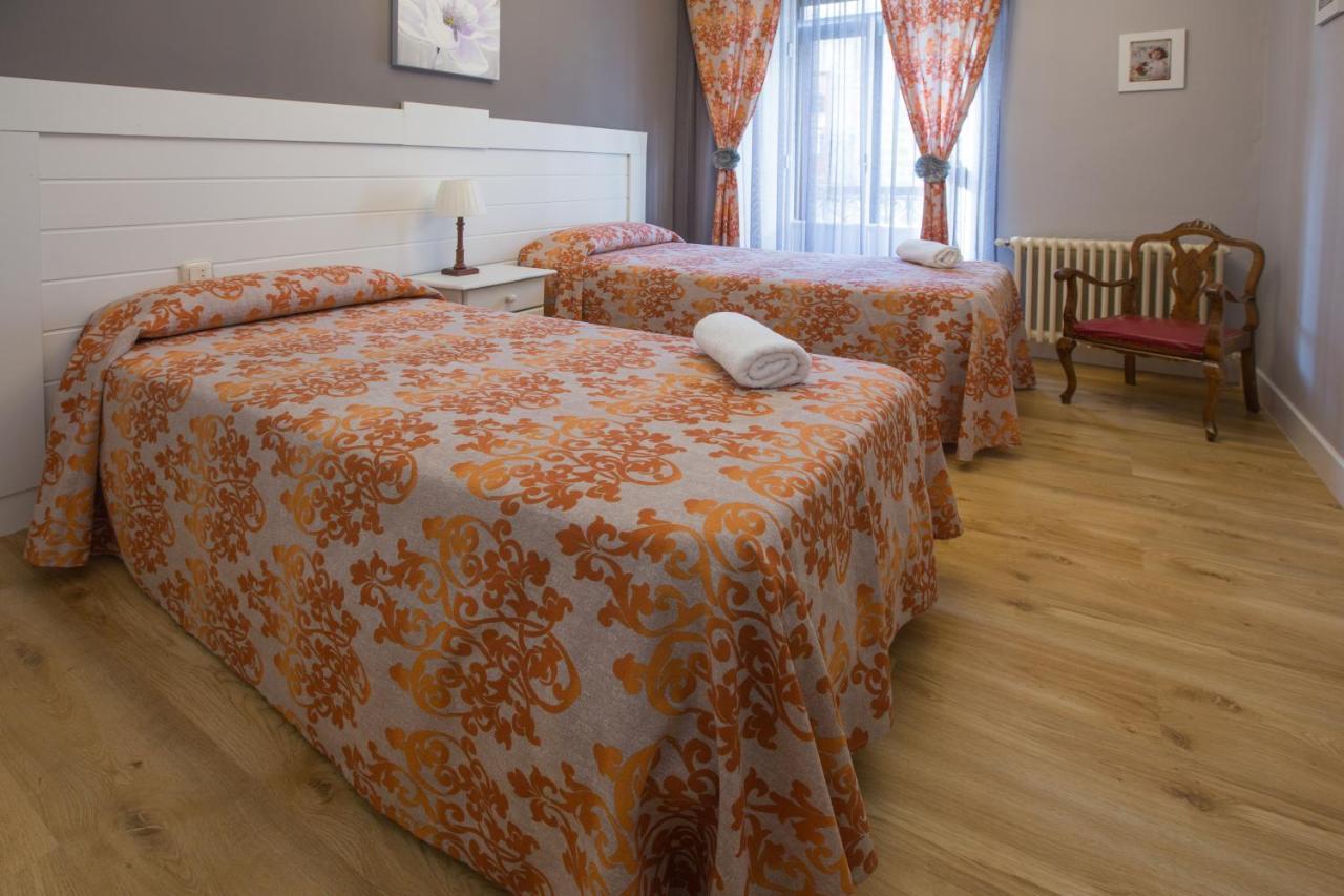 Apartamentos Turisticos Avila La Catedral Екстериор снимка