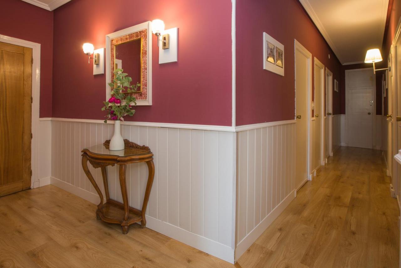 Apartamentos Turisticos Avila La Catedral Екстериор снимка