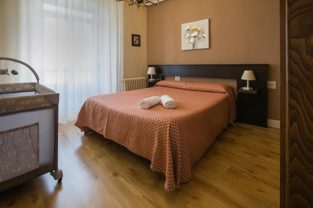 Apartamentos Turisticos Avila La Catedral Екстериор снимка